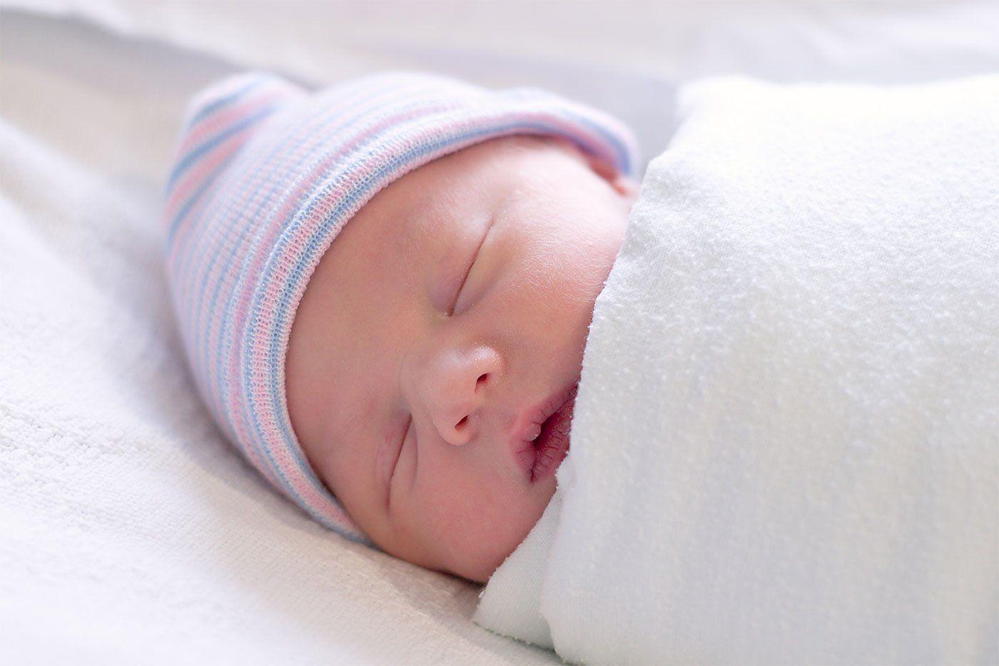 new-baby-swaddled-in-hospital-first-day-of-life